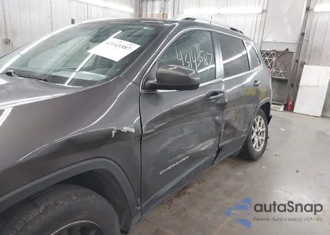 2017 Jeep Cherokee Latitude 4X4 from USA, damaged, VIN 1C4PJMCS4HW605762